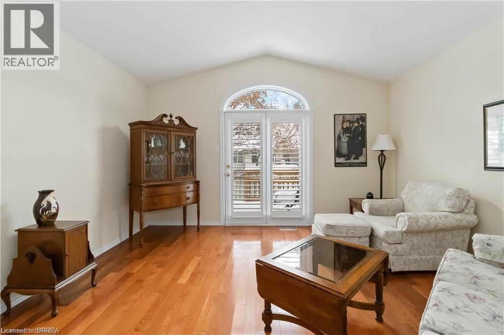 54 Glenwood Drive Unit# 15, Brantford, ON - Indoor Photo Showing Living Room