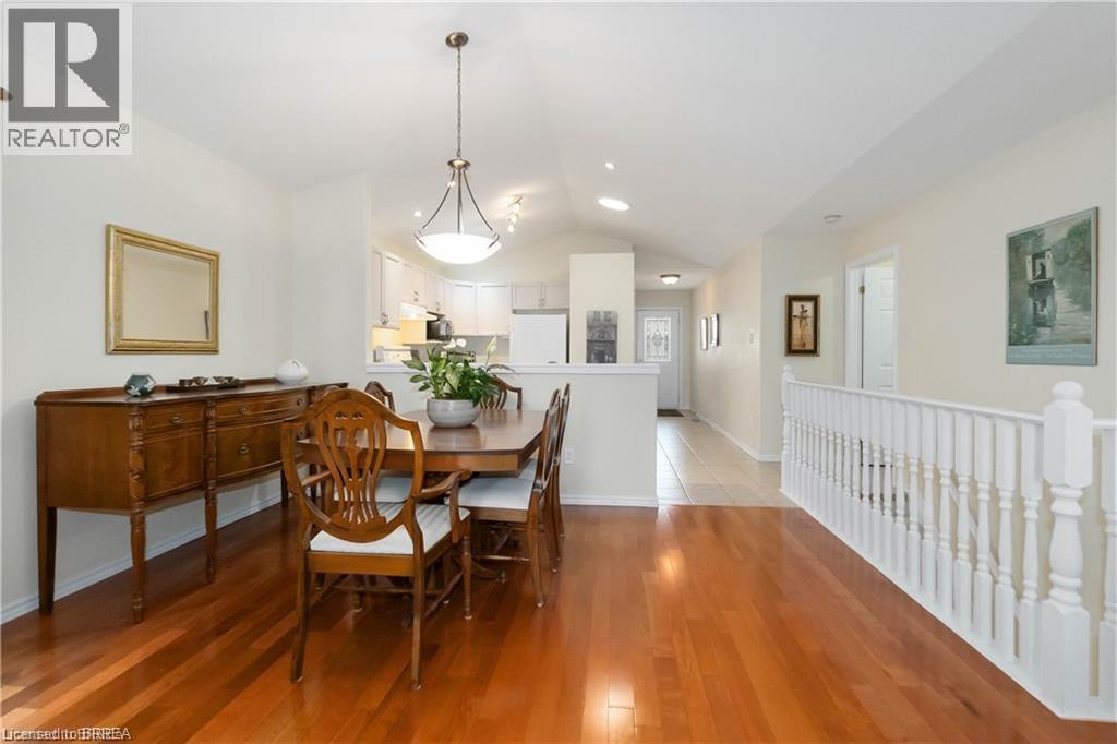 54 Glenwood Drive Unit# 15, Brantford, ON - Indoor Photo Showing Dining Room