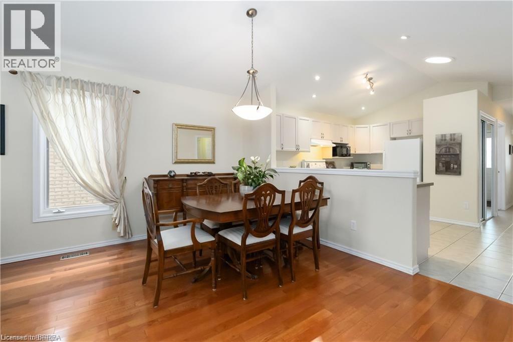 54 Glenwood Drive Unit# 15, Brantford, ON - Indoor Photo Showing Dining Room