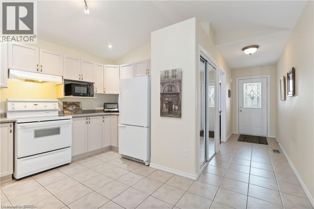 54 Glenwood Drive Unit# 15, Brantford, ON - Indoor Photo Showing Kitchen