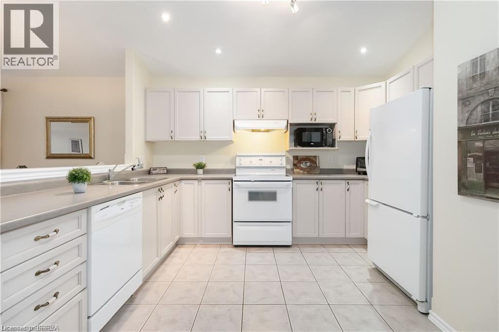 54 Glenwood Drive Unit# 15, Brantford, ON - Indoor Photo Showing Kitchen