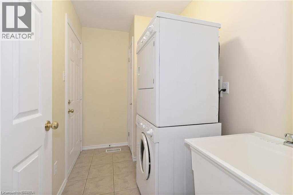 54 Glenwood Drive Unit# 15, Brantford, ON - Indoor Photo Showing Laundry Room