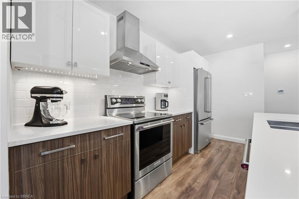 30 Allanton Boulevard, Brantford, ON - Indoor Photo Showing Kitchen With Upgraded Kitchen