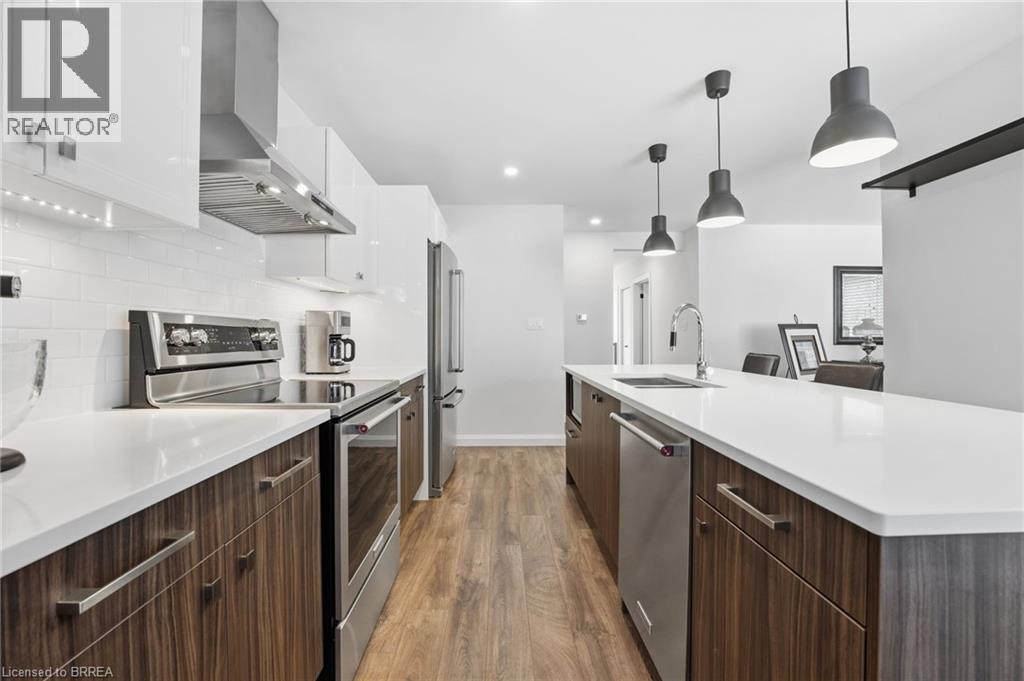 30 Allanton Boulevard, Brantford, ON - Indoor Photo Showing Kitchen With Upgraded Kitchen