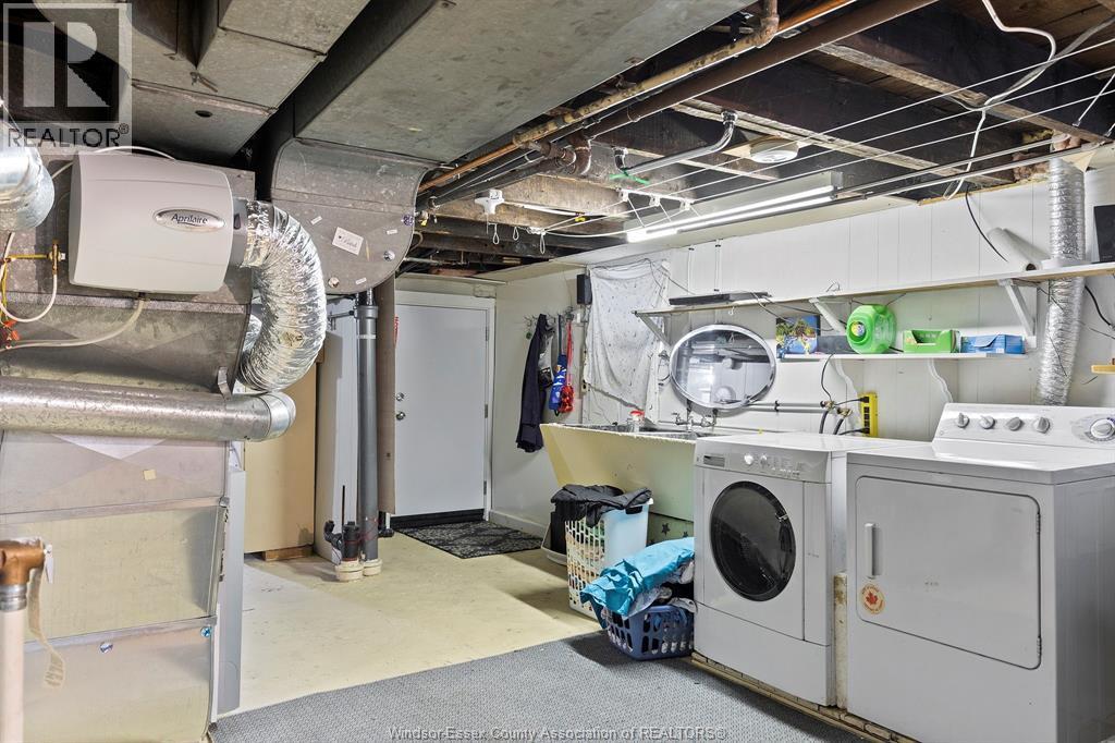 1232 Janette, Windsor, ON - Indoor Photo Showing Laundry Room