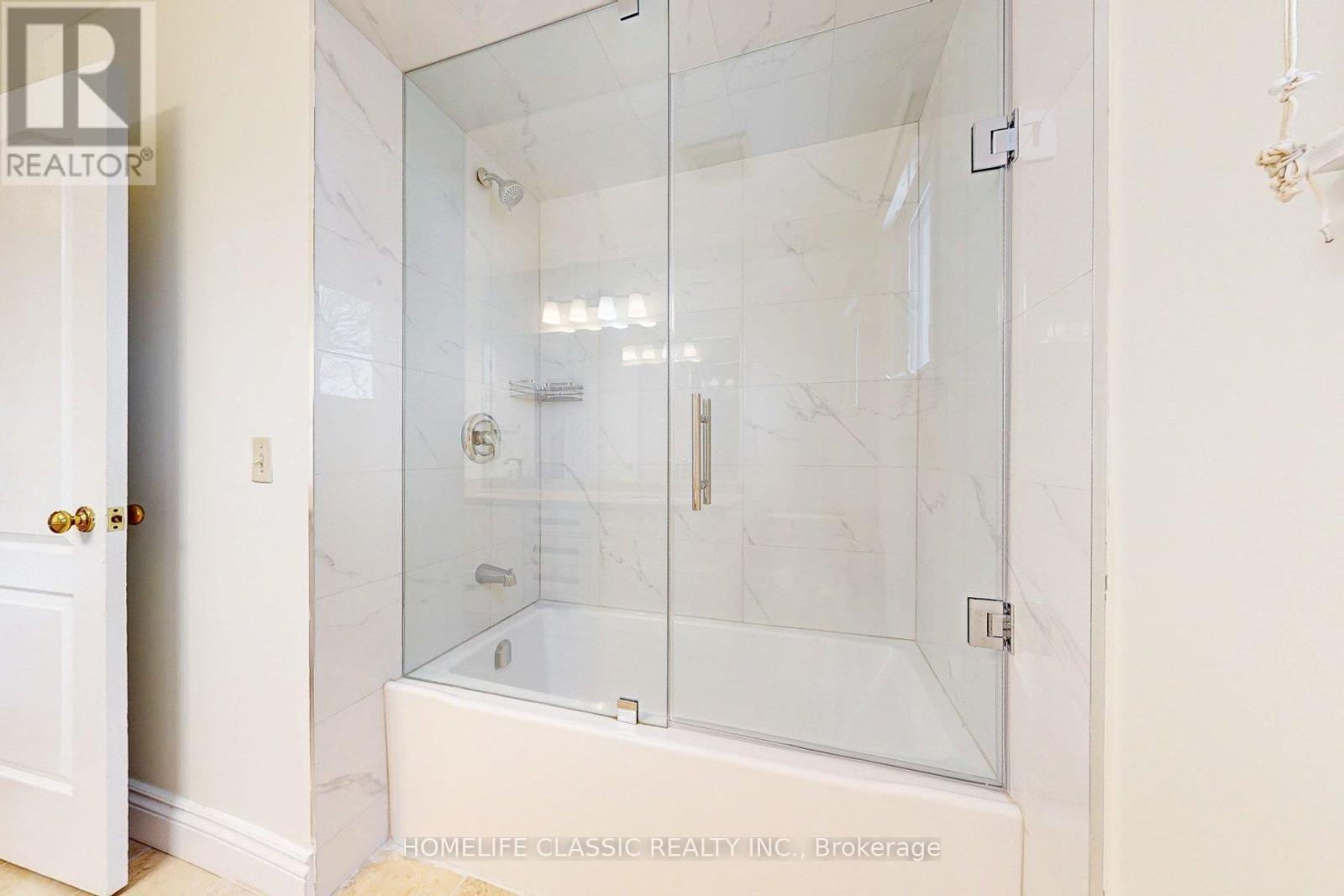 50 Oakhurst Drive, Vaughan, ON - Indoor Photo Showing Bathroom