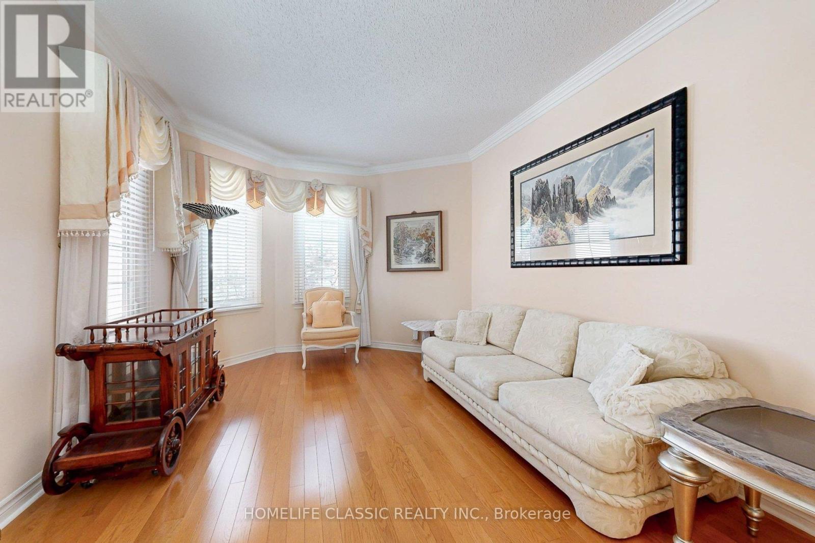 50 Oakhurst Drive, Vaughan, ON - Indoor Photo Showing Living Room