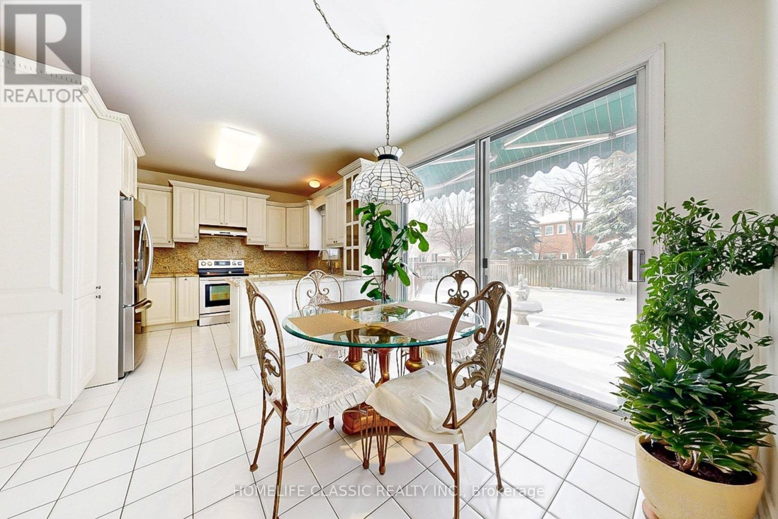 50 Oakhurst Drive, Vaughan, ON - Indoor Photo Showing Dining Room