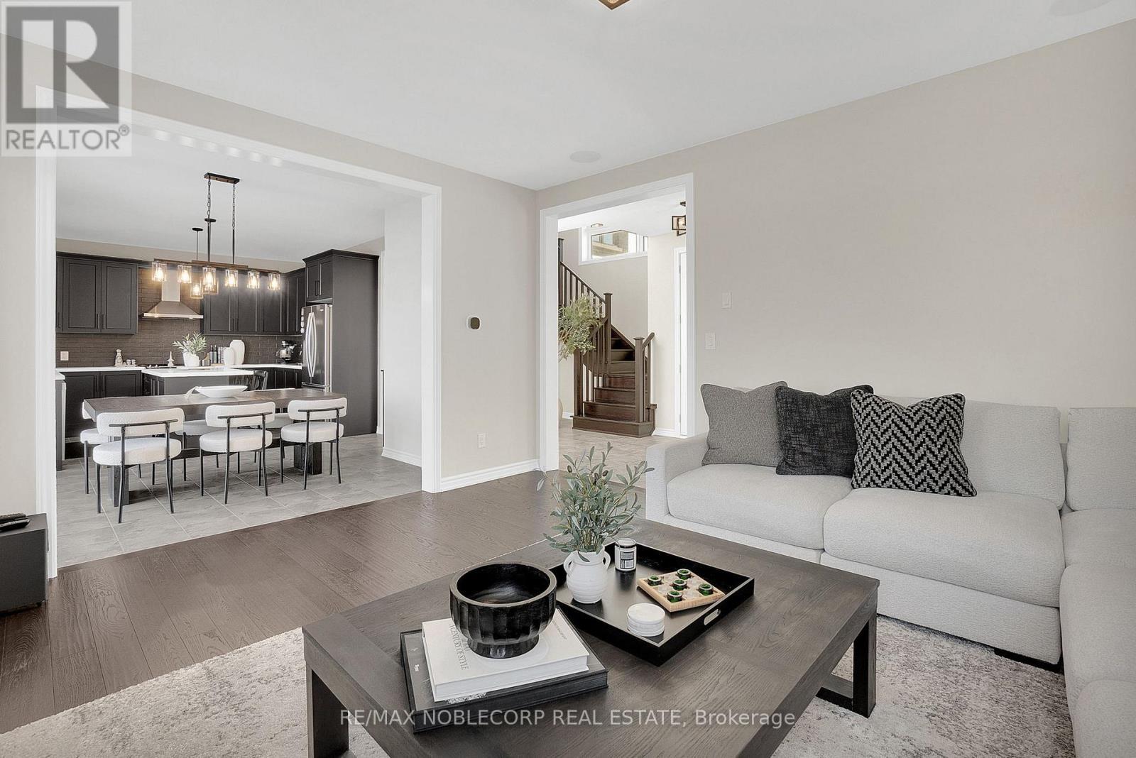 36 Felhazi Trail, Essa, ON - Indoor Photo Showing Living Room