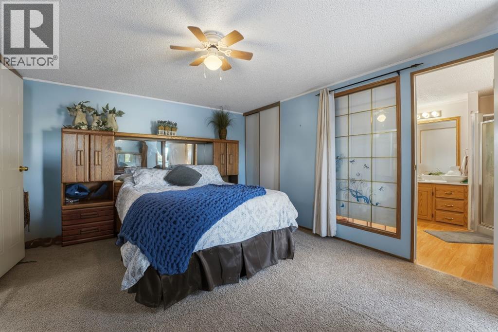 #47, 33009 Range Road 55, Rural Mountain View County, AB - Indoor Photo Showing Bedroom