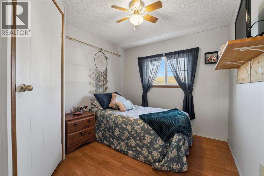 #47, 33009 Range Road 55, Rural Mountain View County, AB - Indoor Photo Showing Bedroom