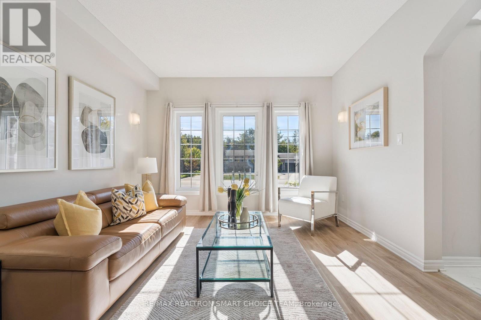 117 Miller Drive, Barrie, ON - Indoor Photo Showing Living Room