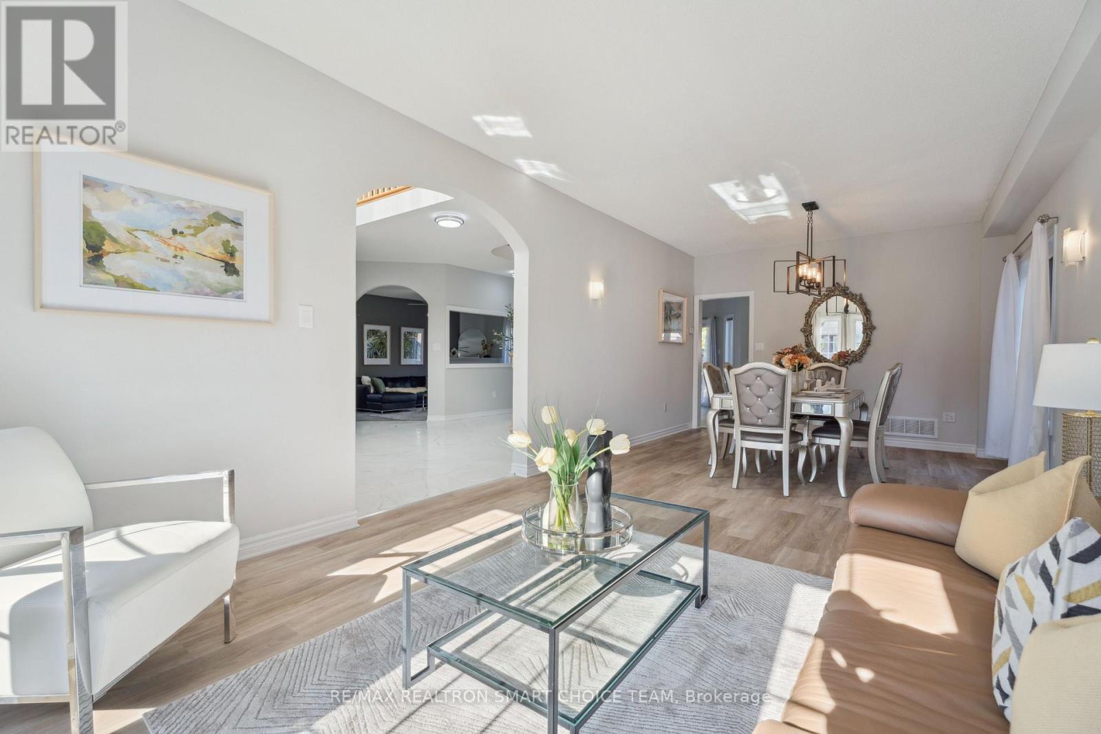 117 Miller Drive, Barrie, ON - Indoor Photo Showing Living Room