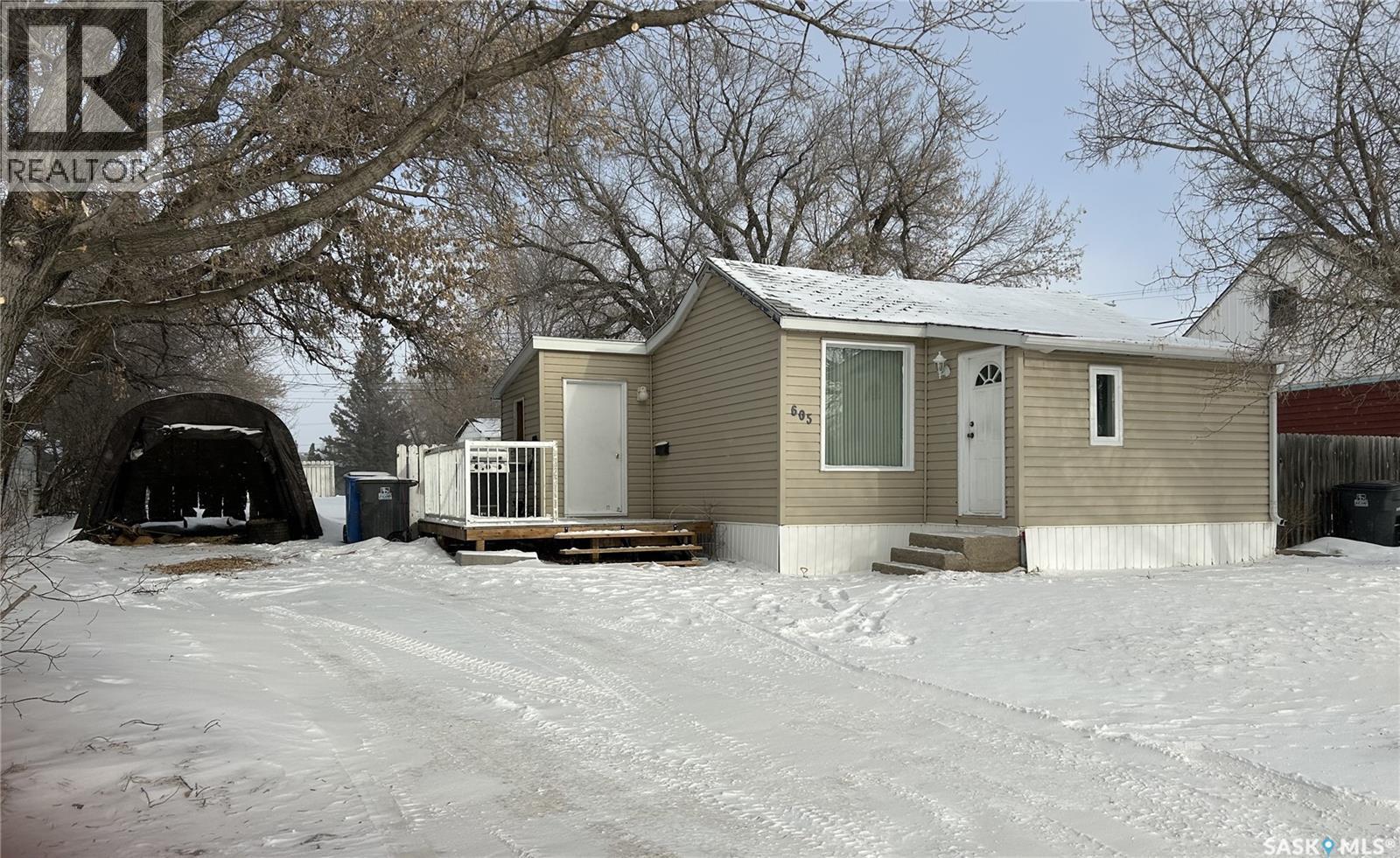 605 2Nd Street, Estevan, SK - Outdoor