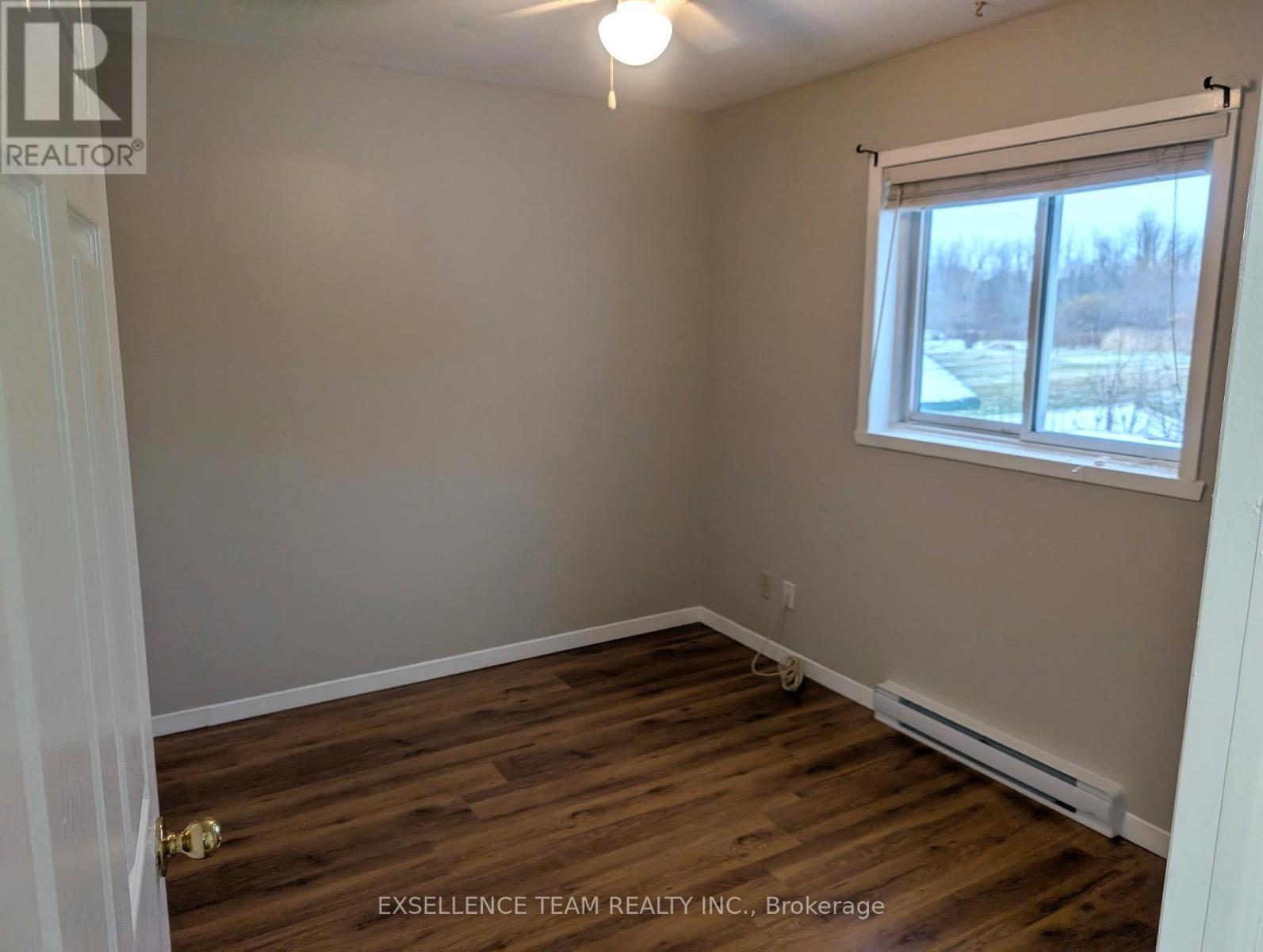 A&B - 2153 Pitt Street, Cornwall, ON - Indoor Photo Showing Other Room