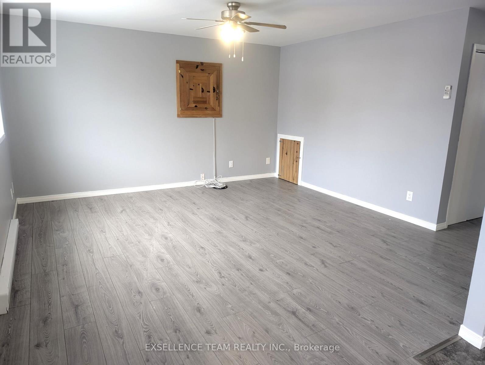 A&B - 2153 Pitt Street, Cornwall, ON - Indoor Photo Showing Other Room