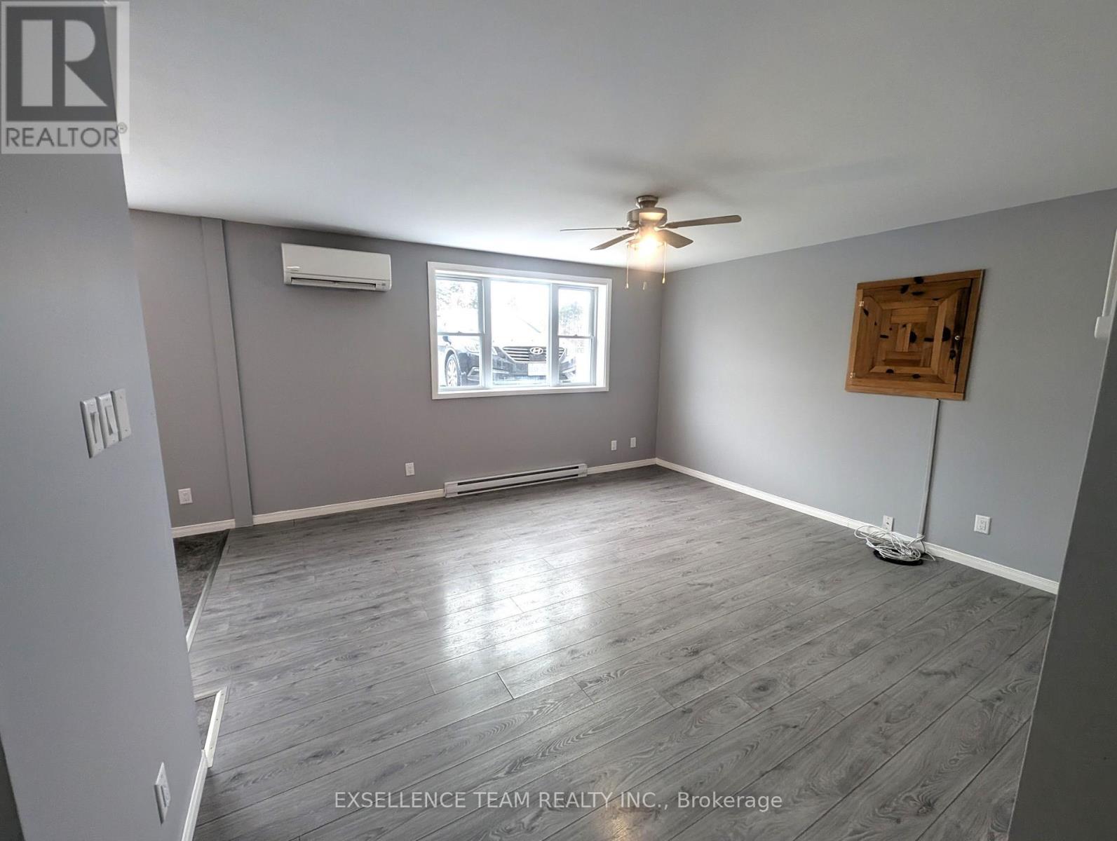 A&B - 2153 Pitt Street, Cornwall, ON - Indoor Photo Showing Other Room