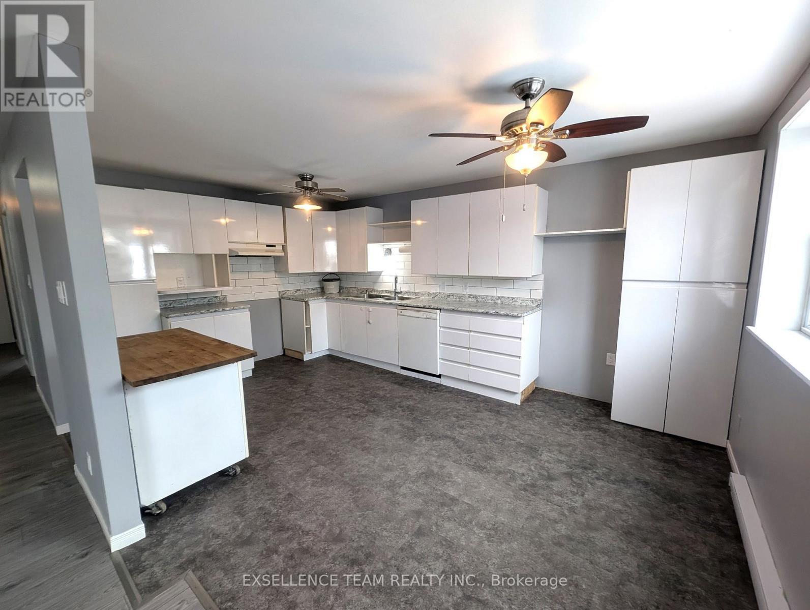 A&B - 2153 Pitt Street, Cornwall, ON - Indoor Photo Showing Kitchen