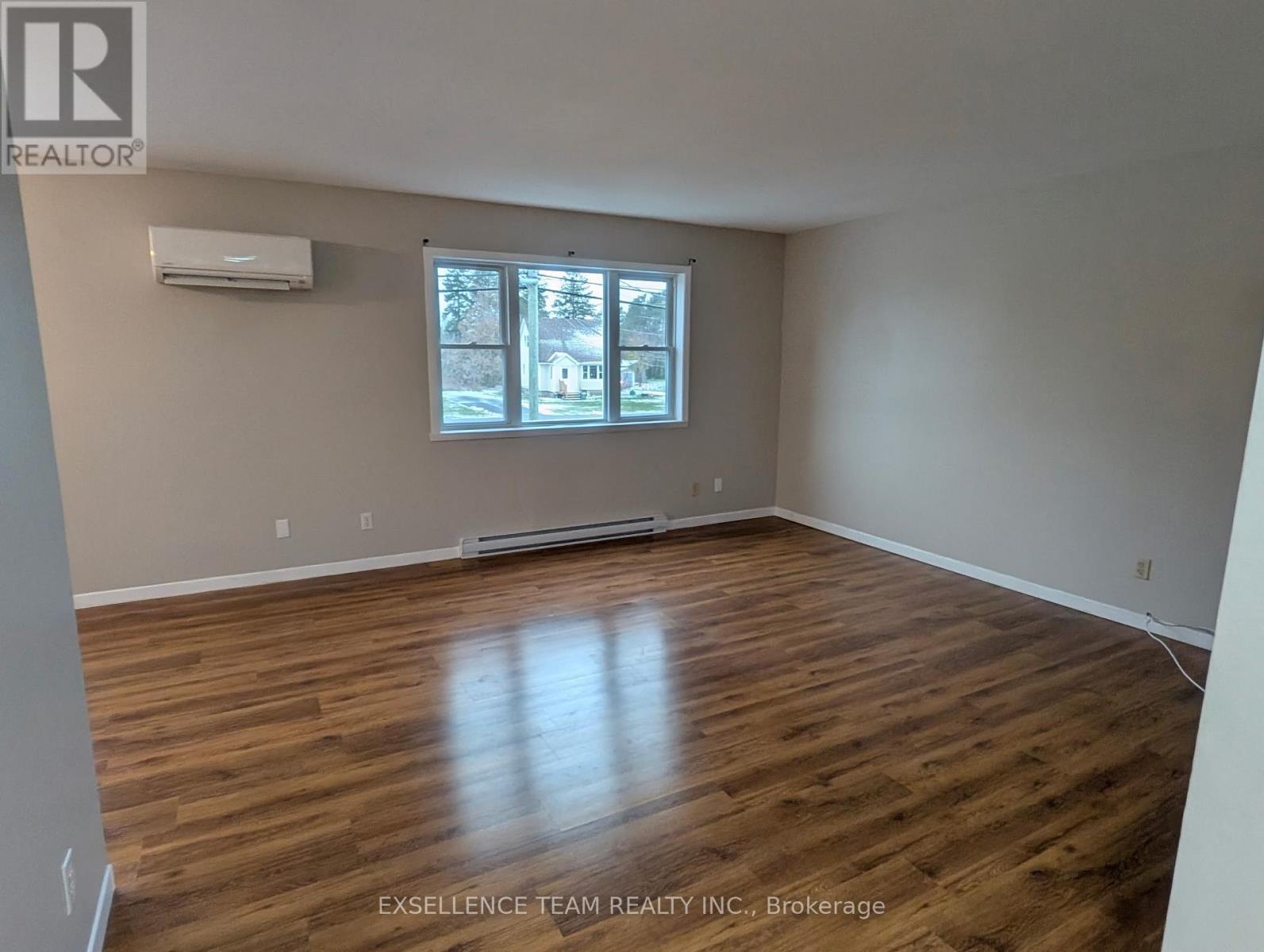 A&B - 2153 Pitt Street, Cornwall, ON - Indoor Photo Showing Other Room