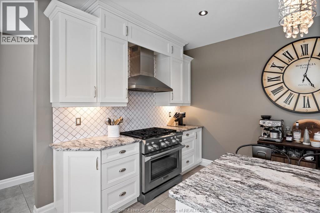 225 Elsworth, Lasalle, ON - Indoor Photo Showing Kitchen With Upgraded Kitchen