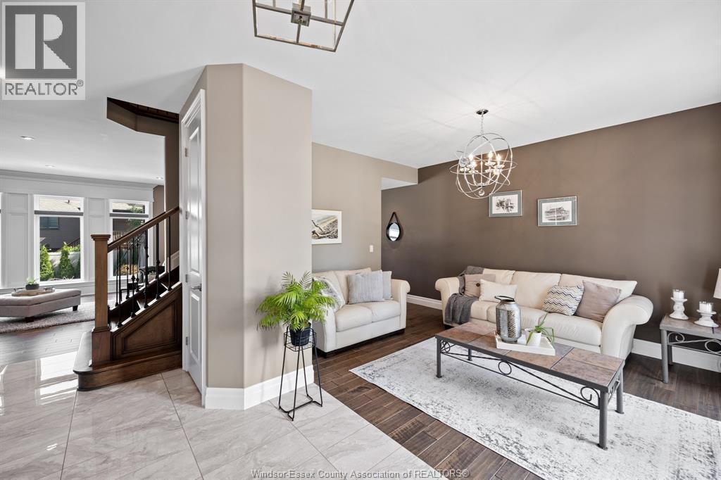 225 Elsworth, Lasalle, ON - Indoor Photo Showing Living Room