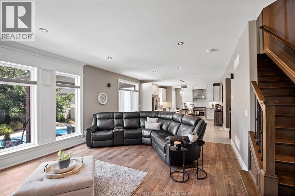 225 Elsworth, Lasalle, ON - Indoor Photo Showing Living Room