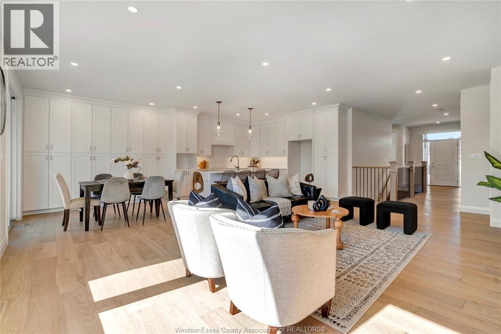 76 Belleview Drive, Kingsville, ON - Indoor Photo Showing Living Room