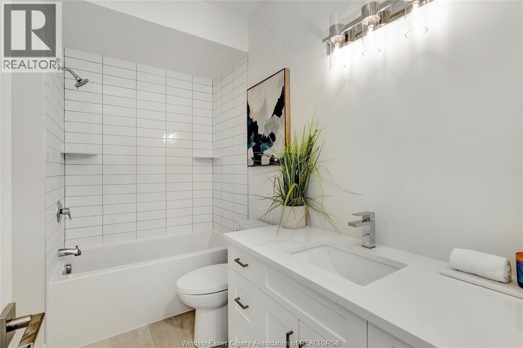 76 Belleview Drive, Kingsville, ON - Indoor Photo Showing Bathroom