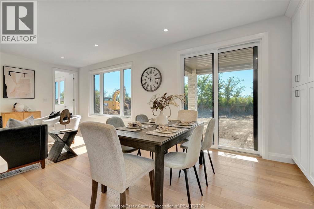 76 Belleview Drive, Kingsville, ON - Indoor Photo Showing Dining Room