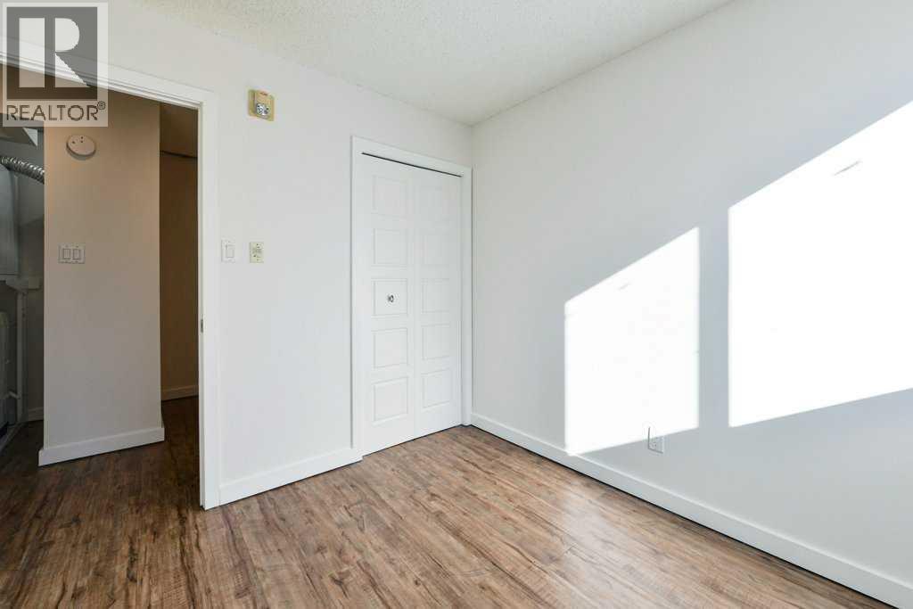 204, 2220 16A Street Sw, Calgary, AB - Indoor Photo Showing Other Room