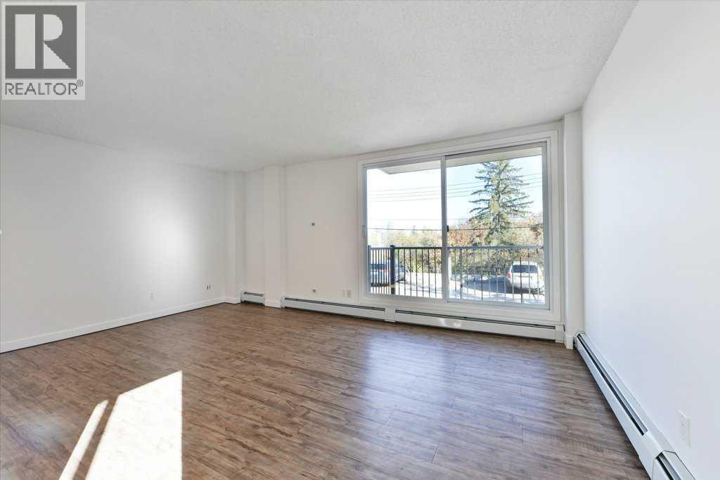 204, 2220 16A Street Sw, Calgary, AB - Indoor Photo Showing Other Room