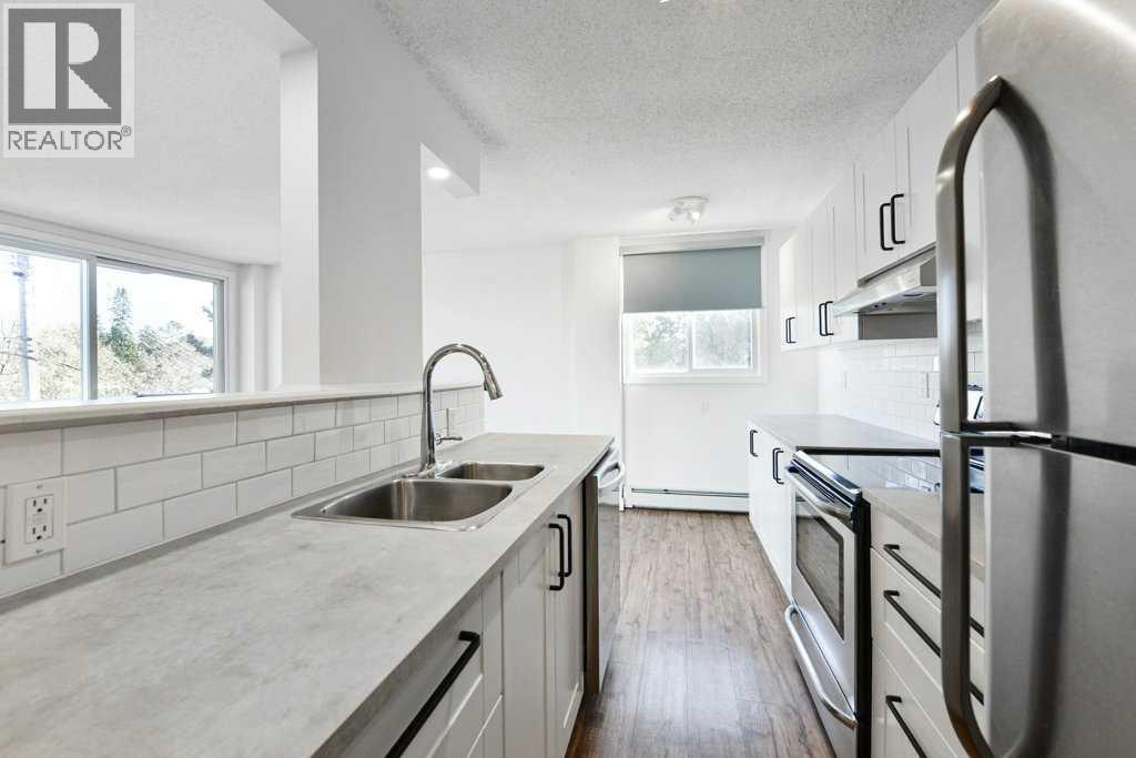 204, 2220 16A Street Sw, Calgary, AB - Indoor Photo Showing Kitchen With Double Sink With Upgraded Kitchen