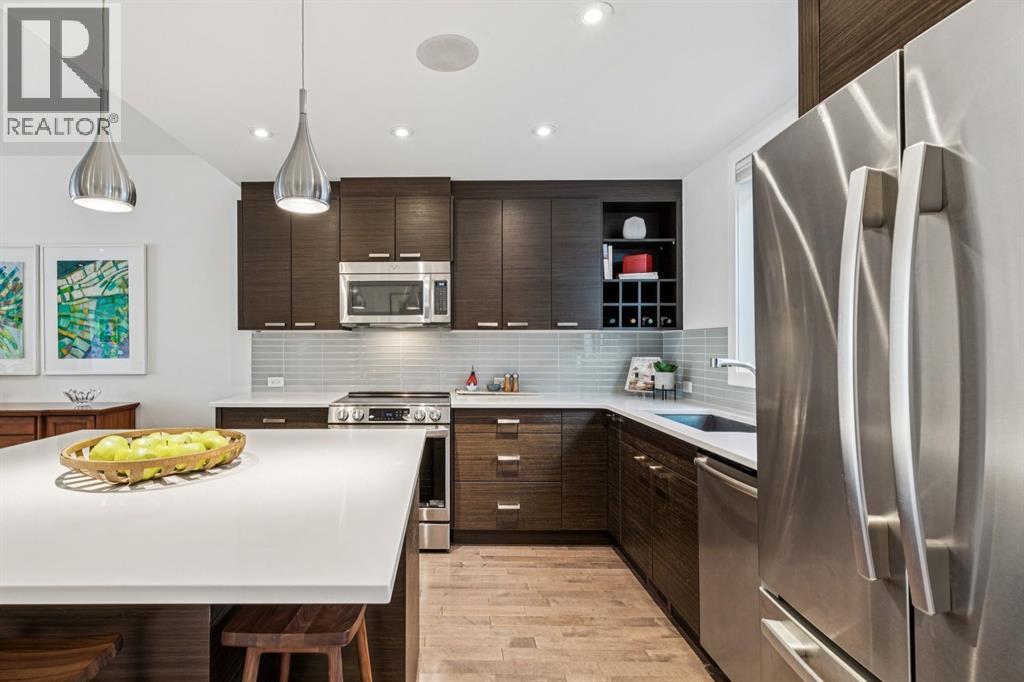 2924 15 Street Sw, Calgary, AB - Indoor Photo Showing Kitchen With Upgraded Kitchen