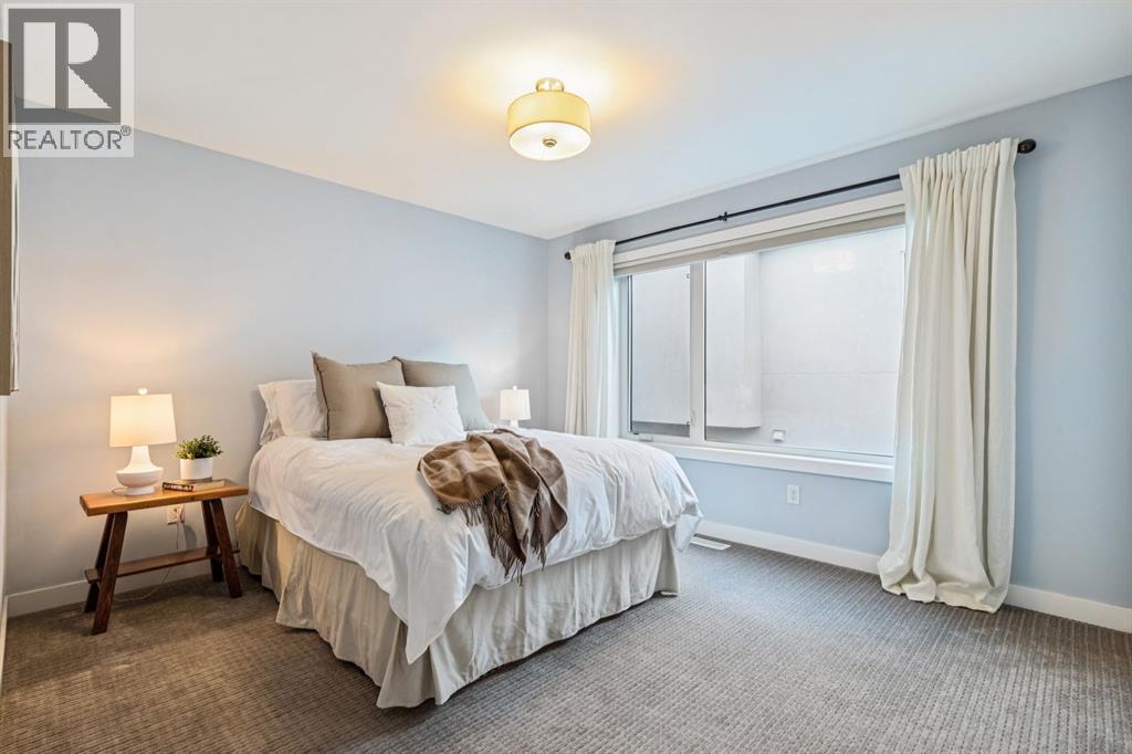 2924 15 Street Sw, Calgary, AB - Indoor Photo Showing Bedroom