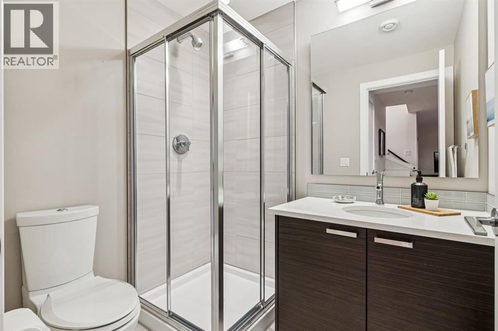 2924 15 Street Sw, Calgary, AB - Indoor Photo Showing Bathroom