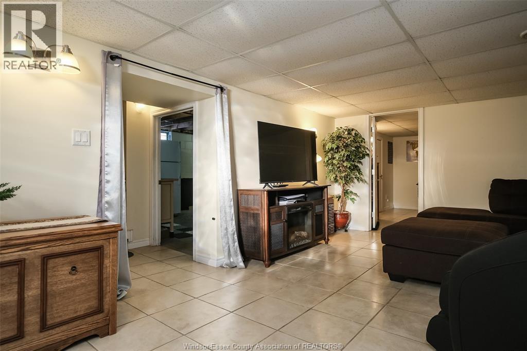 3465 Longfellow, Windsor, ON - Indoor
