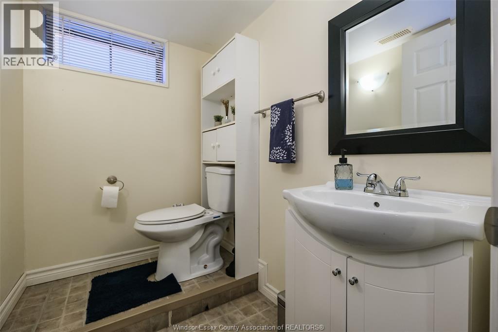3465 Longfellow, Windsor, ON - Indoor Photo Showing Bathroom