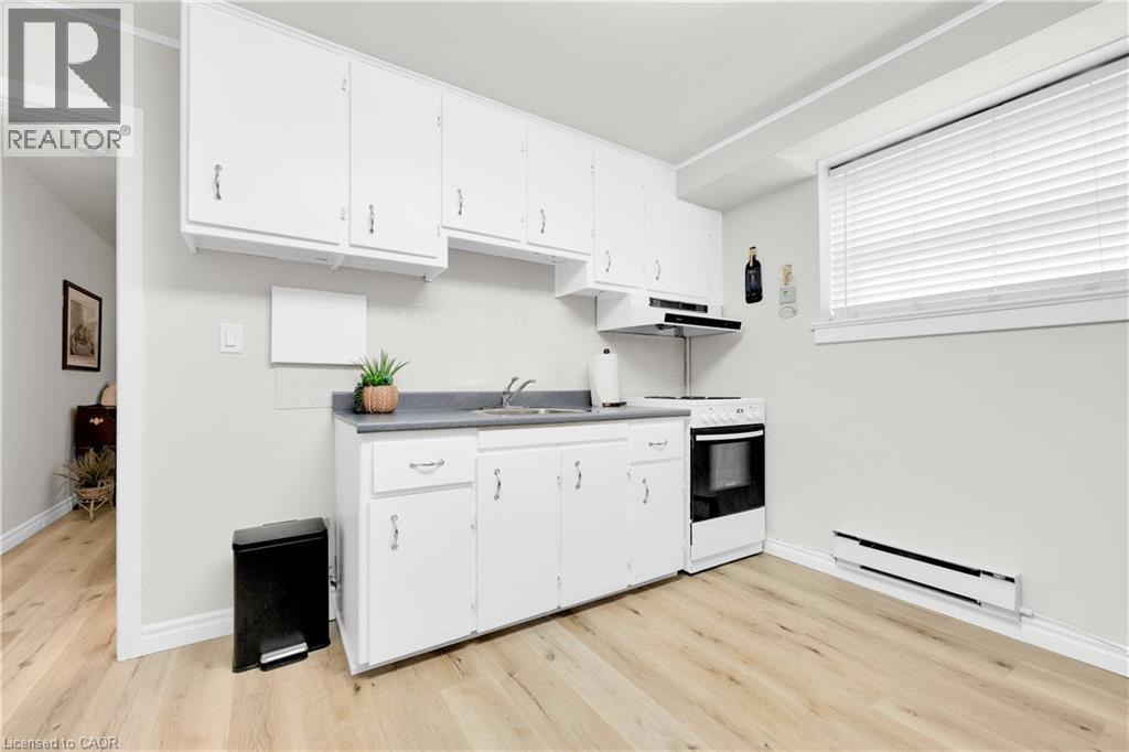 1347 Lakeshore Road Unit# 24, Burlington, ON - Indoor Photo Showing Kitchen