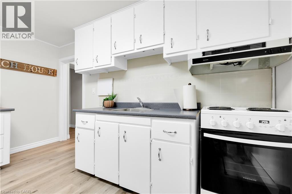 1347 Lakeshore Road Unit# 24, Burlington, ON - Indoor Photo Showing Kitchen