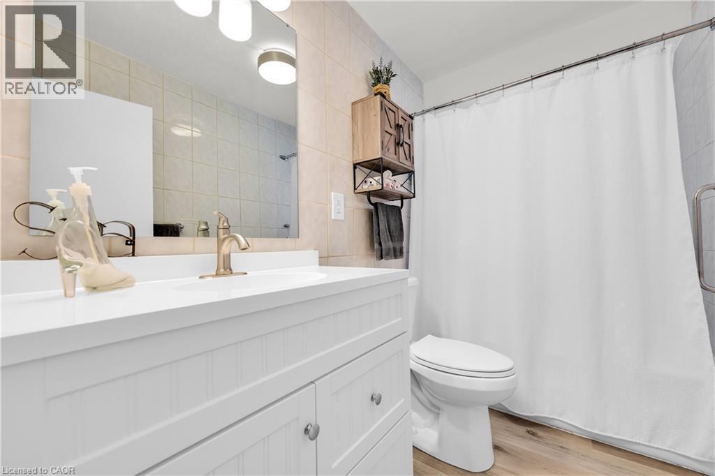 1347 Lakeshore Road Unit# 24, Burlington, ON - Indoor Photo Showing Bathroom