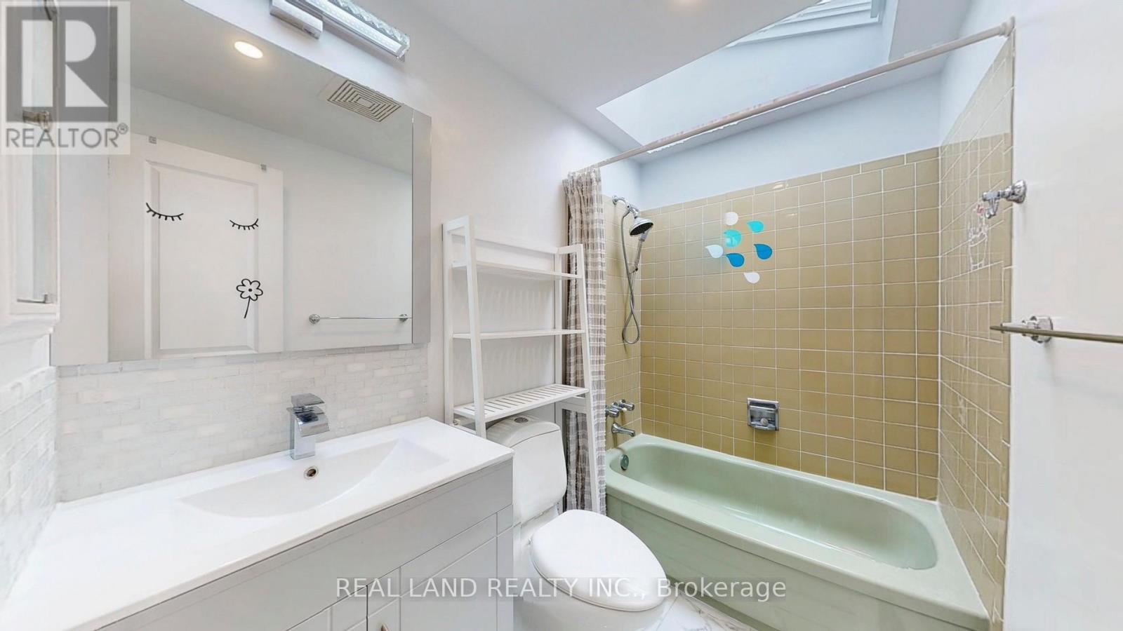 675 Seneca Hill Drive, Toronto, ON - Indoor Photo Showing Bathroom