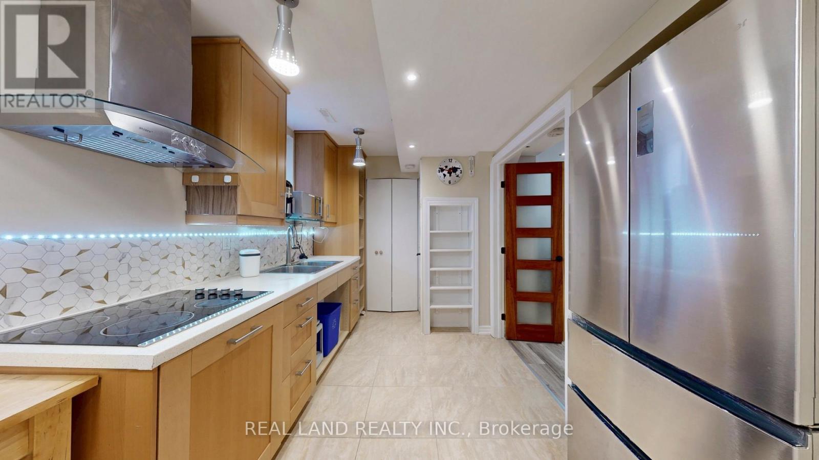675 Seneca Hill Drive, Toronto, ON - Indoor Photo Showing Kitchen