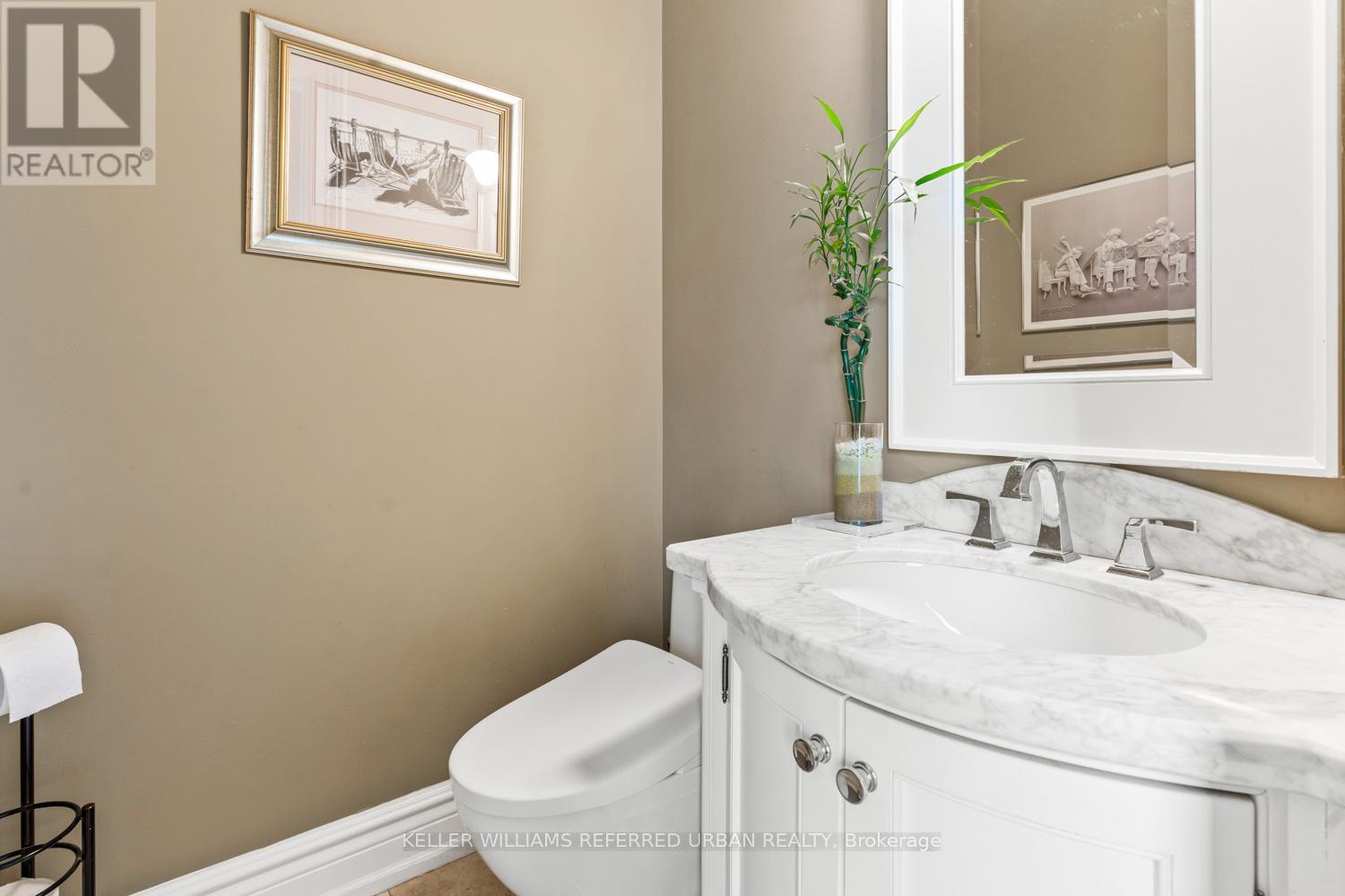 6 Bayview Wood, Toronto, ON - Indoor Photo Showing Bathroom