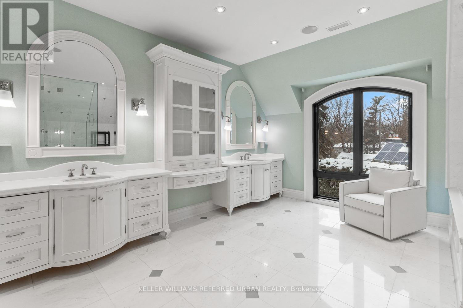 6 Bayview Wood, Toronto, ON - Indoor