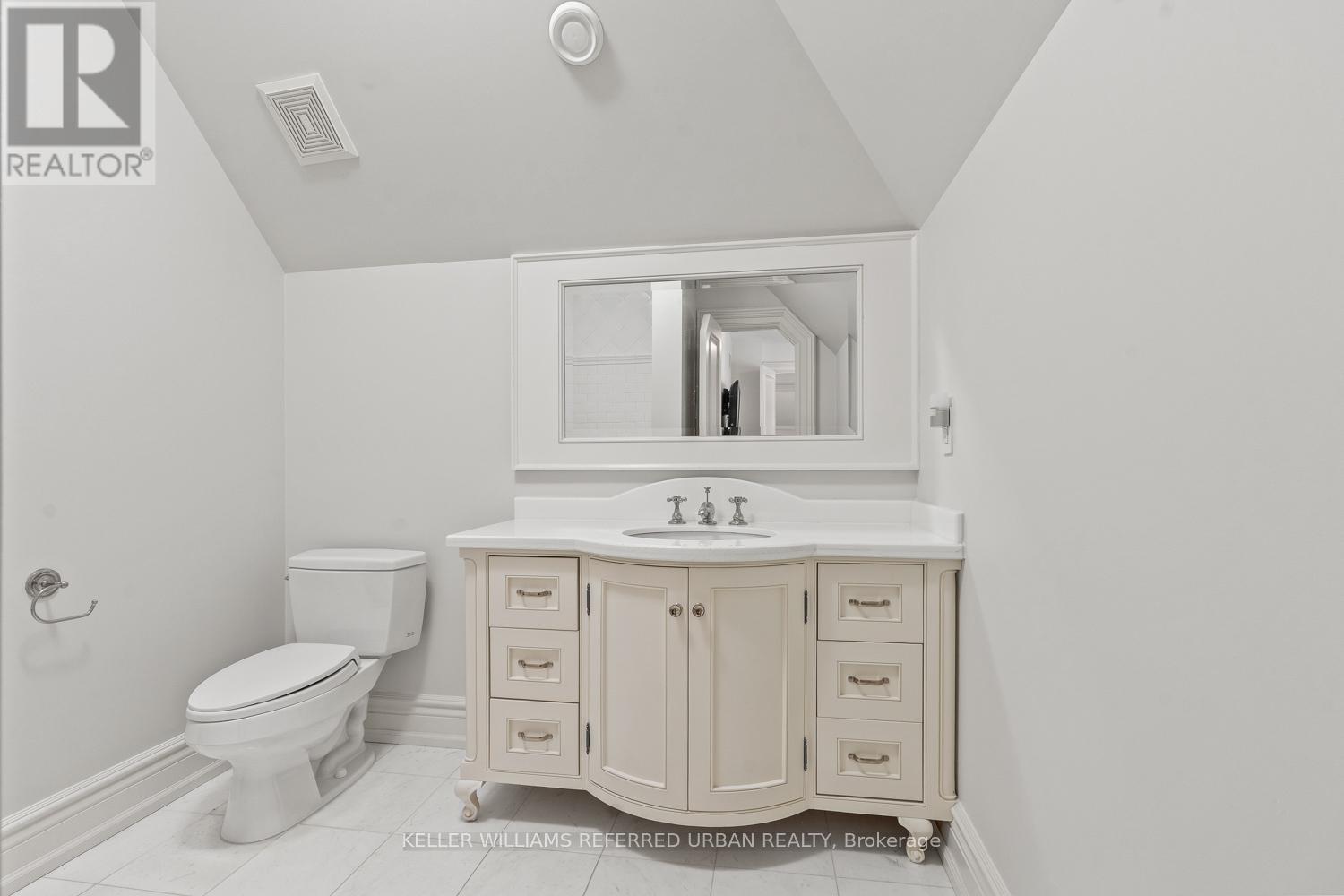 6 Bayview Wood, Toronto, ON - Indoor Photo Showing Bathroom