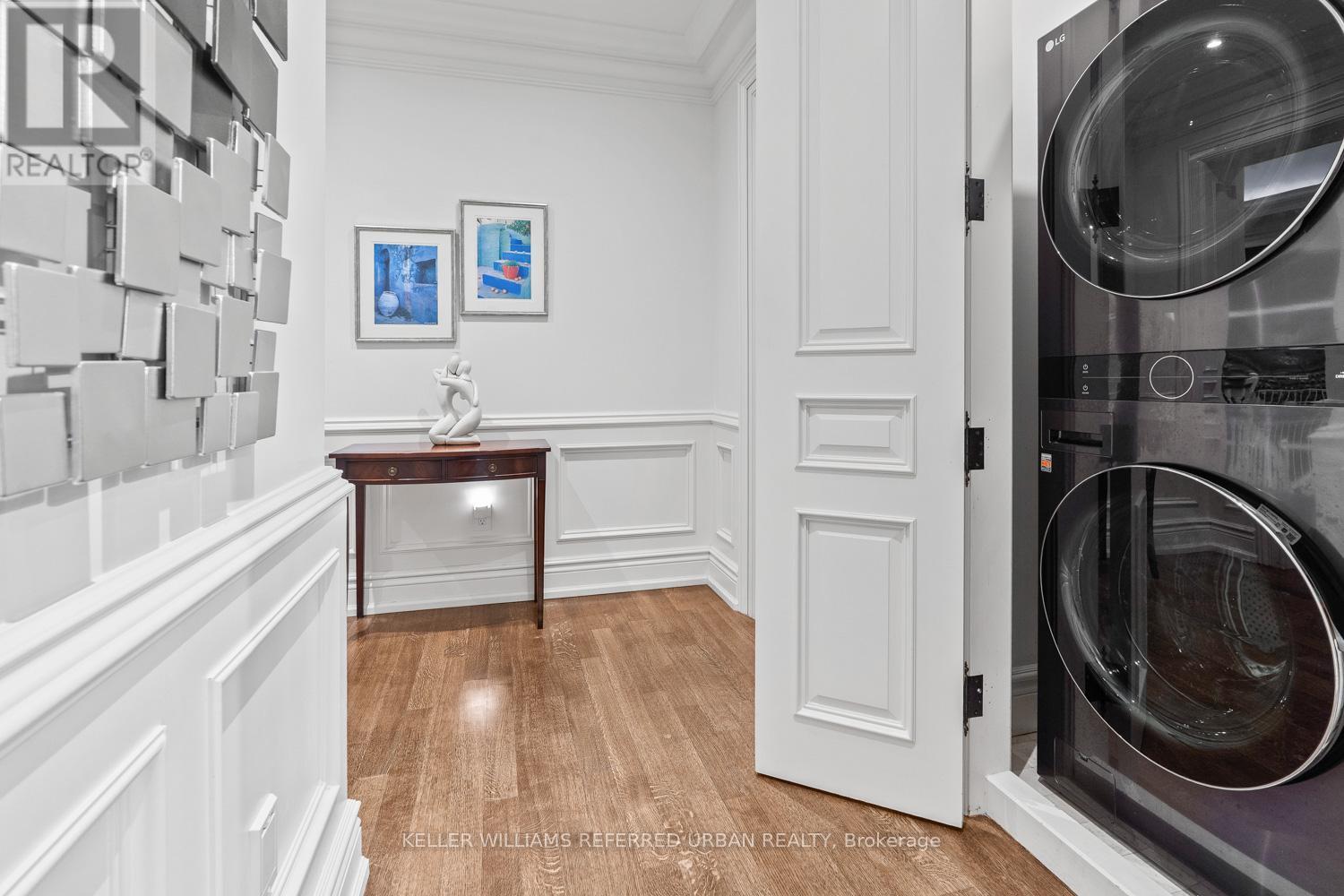 6 Bayview Wood, Toronto, ON - Indoor Photo Showing Laundry Room
