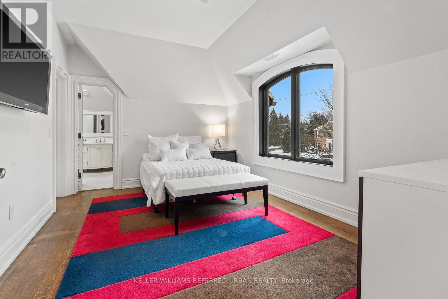 6 Bayview Wood, Toronto, ON - Indoor Photo Showing Bedroom