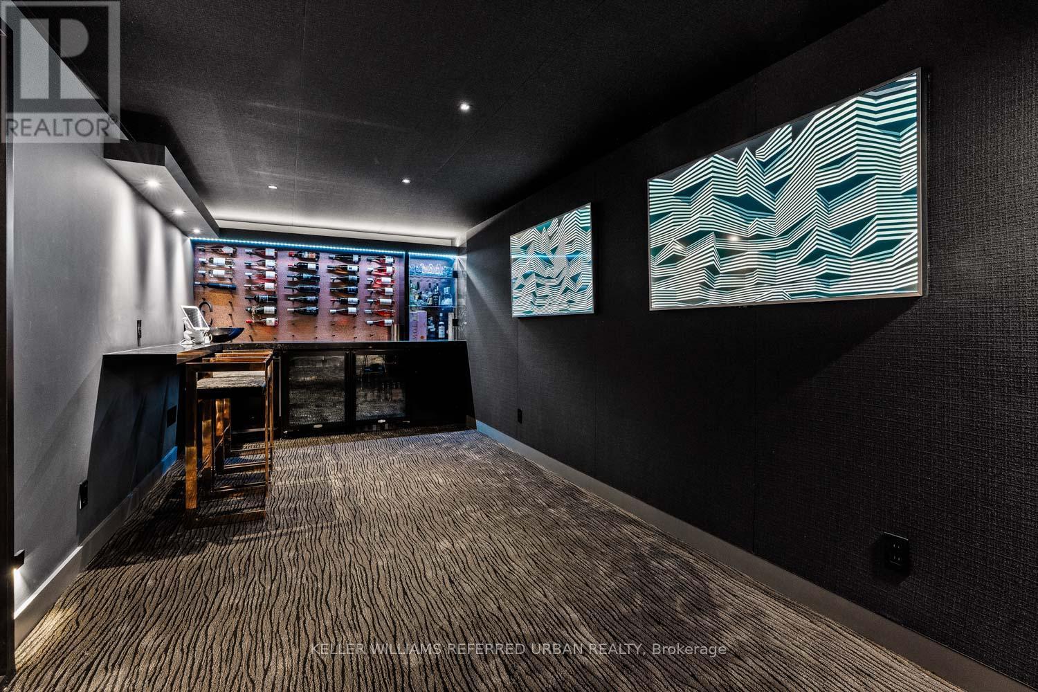 6 Bayview Wood, Toronto, ON - Indoor Photo Showing Other Room