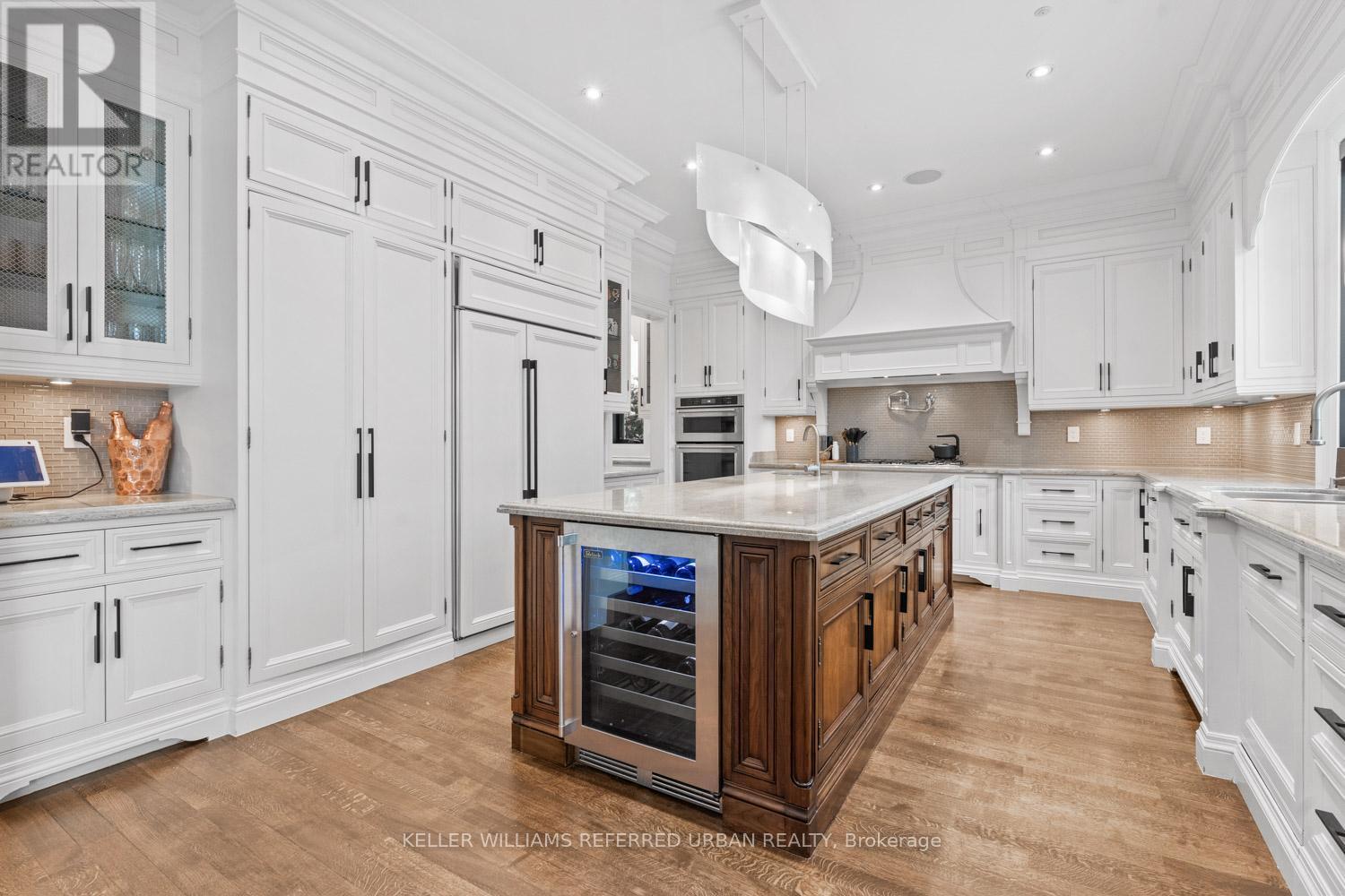 6 Bayview Wood, Toronto, ON - Indoor Photo Showing Kitchen With Upgraded Kitchen