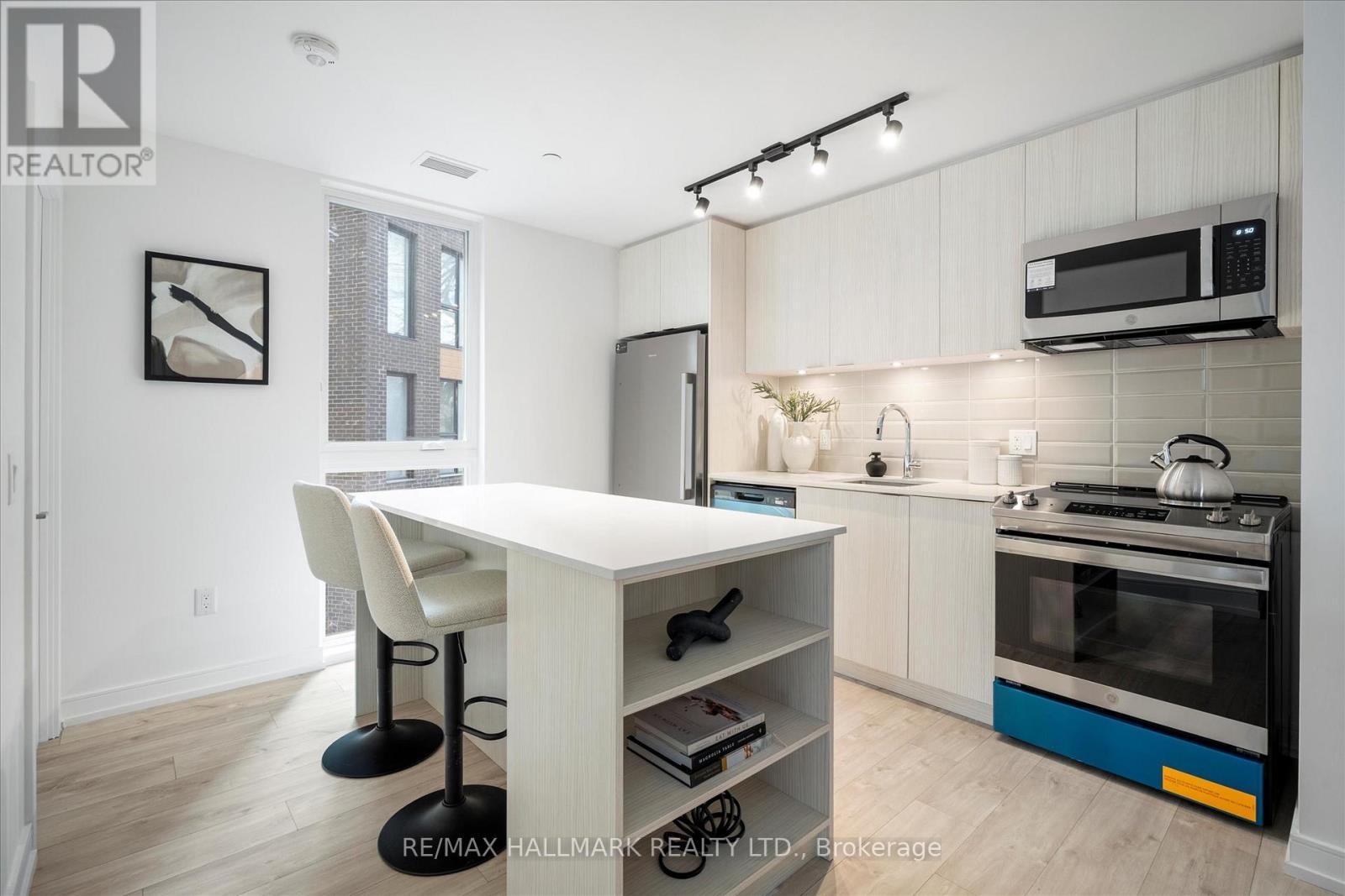 3 - 170 Clonmore Avenue, Toronto, ON - Indoor Photo Showing Kitchen With Stainless Steel Kitchen With Upgraded Kitchen